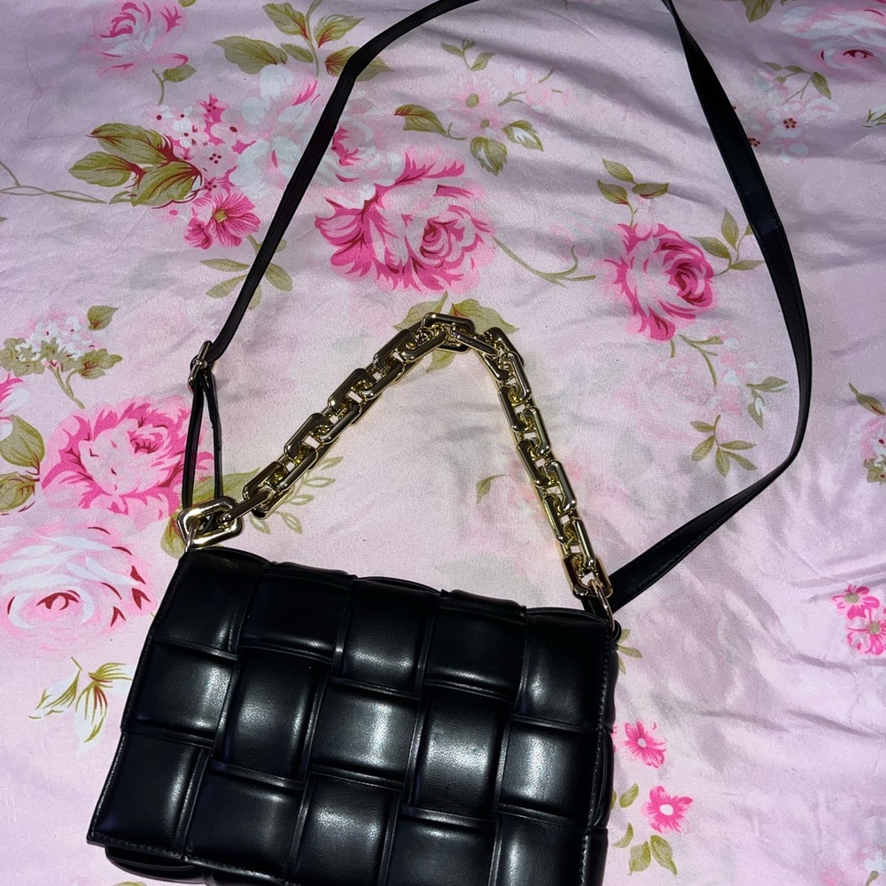 PU Woven Leather Bag (Black)

New without tags.

Original price: $70